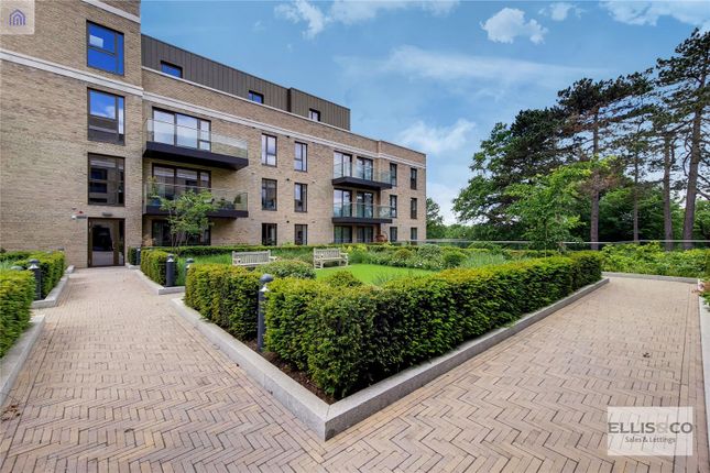 Flat for sale in Cockfosters Road, Barnet