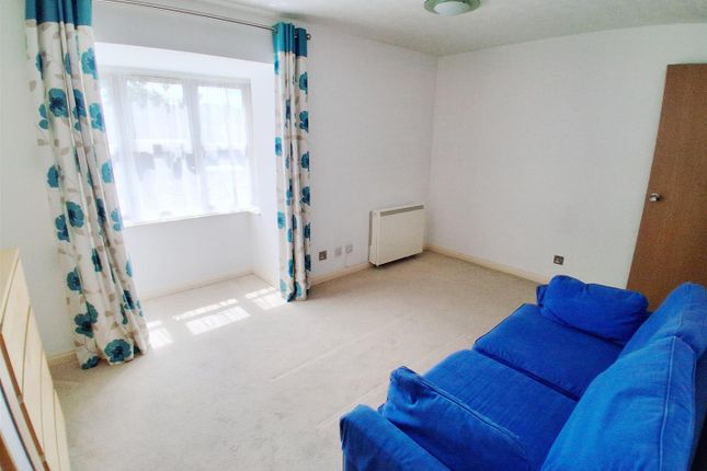 42, Heatherwood Drive, Hayes photo 5