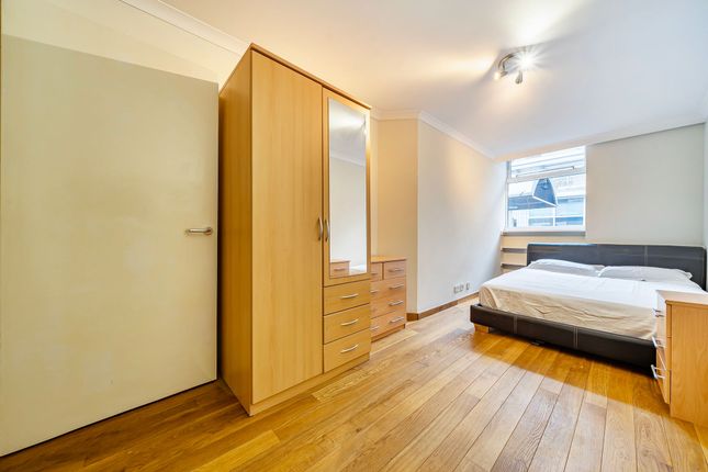 Flat 204, Baltic Quay, London photo 3