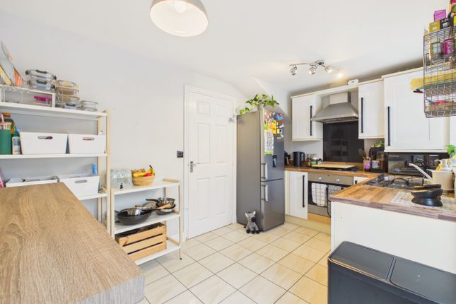 33 Hyde Park Road, Kingswood, East Riding of Yorkshire photo 3