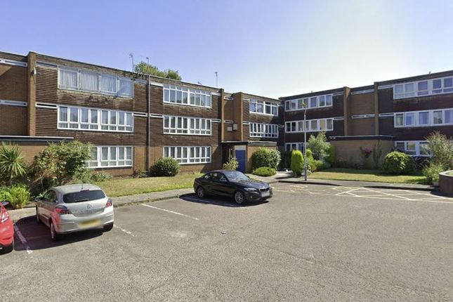 Thumbnail Flat to rent in Limehurst Avenue, Finchfield, Wolverhampton