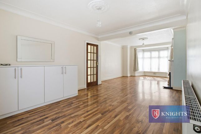 59, Orpington Gardens, London photo 4
