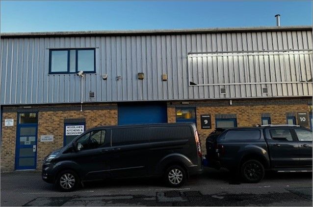 Warehouse to let in Crane Mead, Ware