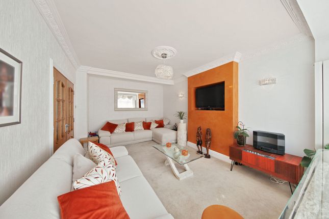82 Leander Road, Thornton Heath photo 4
