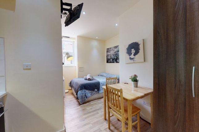 Studio to rent in Ash Grove, London