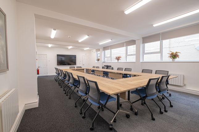 Office to let in Vauxhall Grove, London
