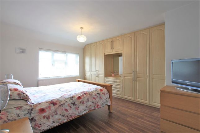 End terrace house for sale in Byron Avenue, Cranford