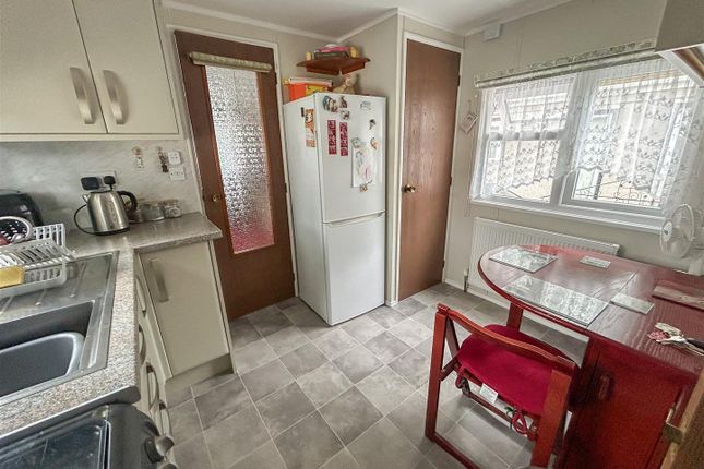 21, Woodlands, Sacketts Grove, Jaywick Lane, Clacton-On-Sea photo 3