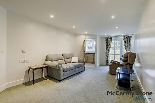 2 Devereux Court, 44-46 Snakes Lane West, Woodford Green photo 3