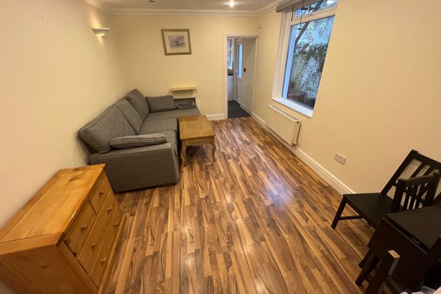Flat to rent in Claude Road, Roath, Cardiff
