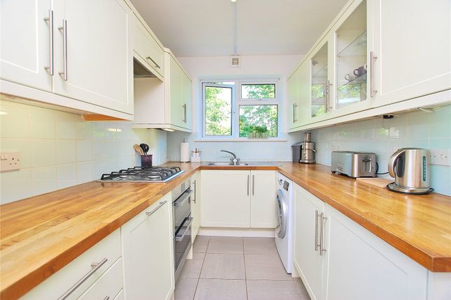 16, Telford Court, Guildford photo 3