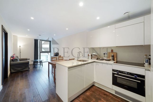 Flat to rent in Rosemary House, Royal Mint Gardens