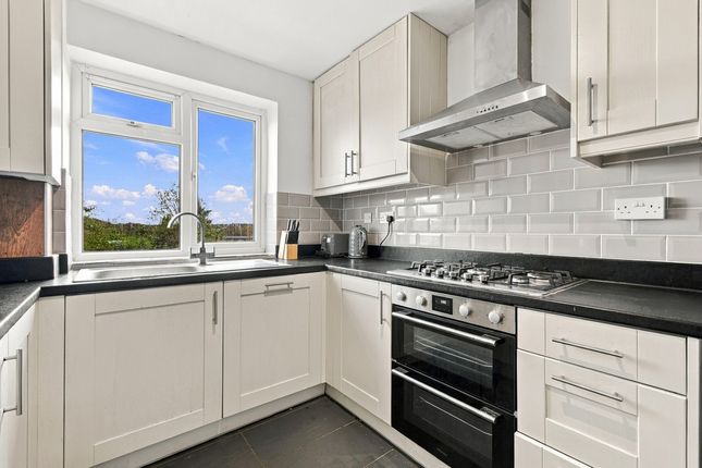 23 Barnes Court, Durham Avenue, Woodford Green photo 4