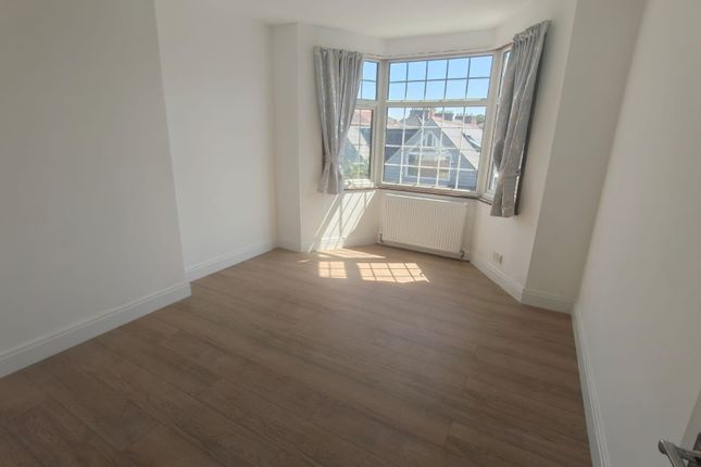 83a, Bowes Road, London photo 4