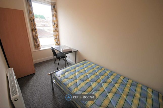 Top Floor Flat, Waverley Road, Bristol photo 4