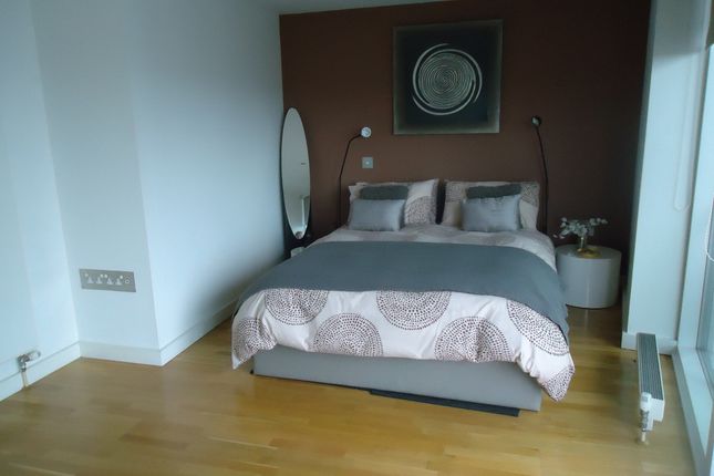 Flat to rent in 96 The Quays, Salford