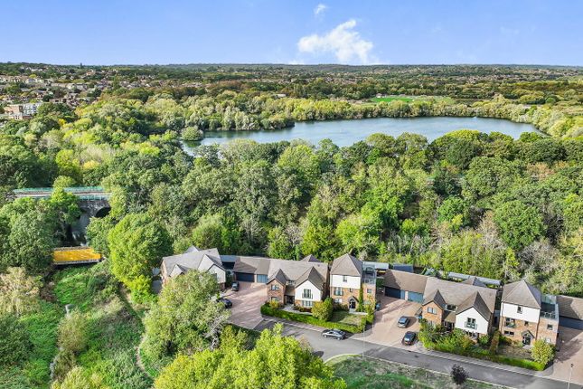 46, Park View, Chigwell photo 2