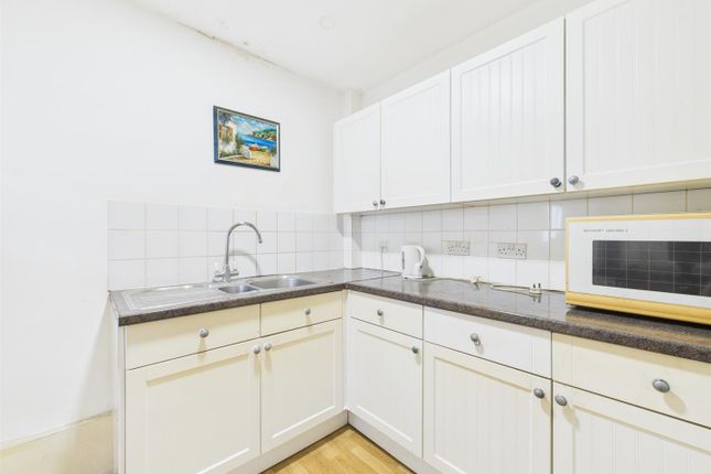 3, Elmtree Court, Ruislip photo 4