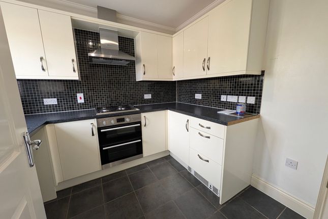 8 Warren Avenue, Saxmundham photo 3
