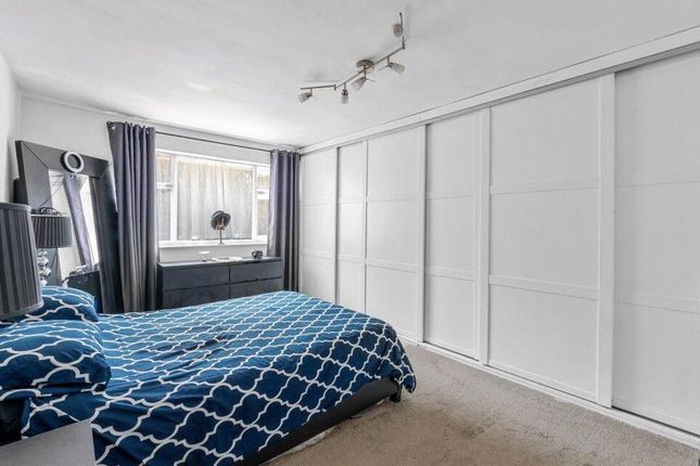 2, Grange Court, South Godstone photo 3
