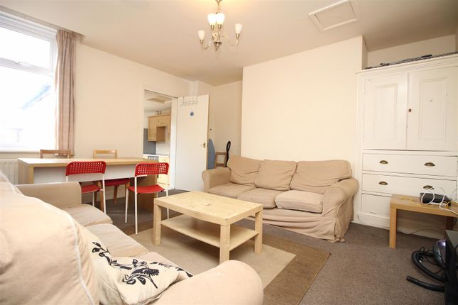 6-bed flat on Bayswater Road, Newcastle upon Tyne, £3,328/mo
