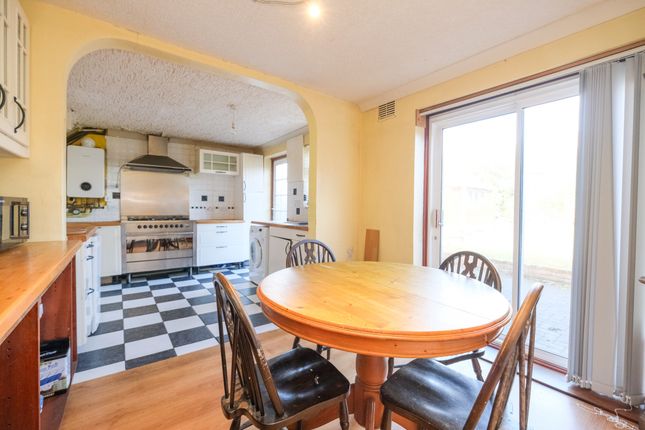 55, Petten Grove, Orpington photo 3