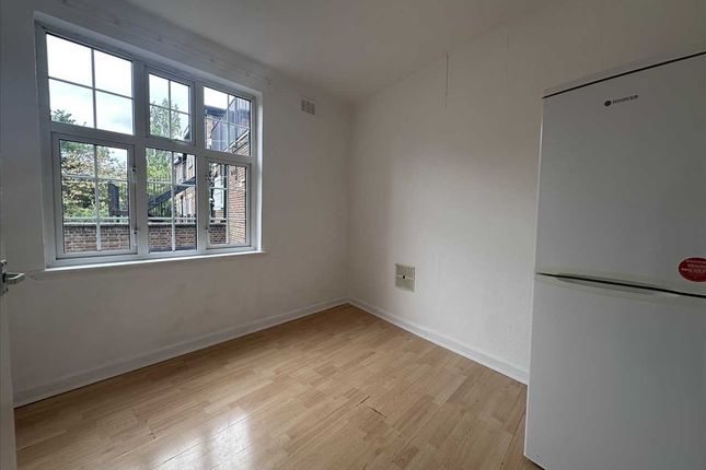 24A, Belmont Circle, Harrow photo 2
