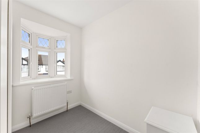 4, Woodside Close, Surbiton photo 3