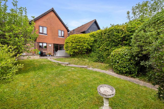 2 Clarence Drive, East Grinstead photo 4