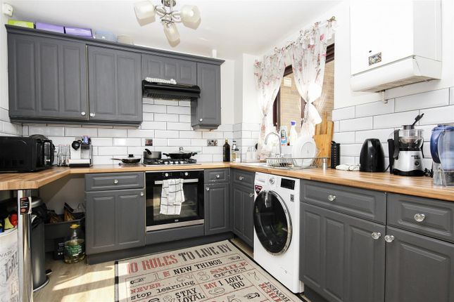 94, Charles Street, Wellingborough photo 2