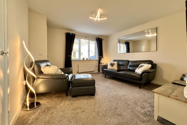 51, Elm Park, Hill Of Beath photo 3