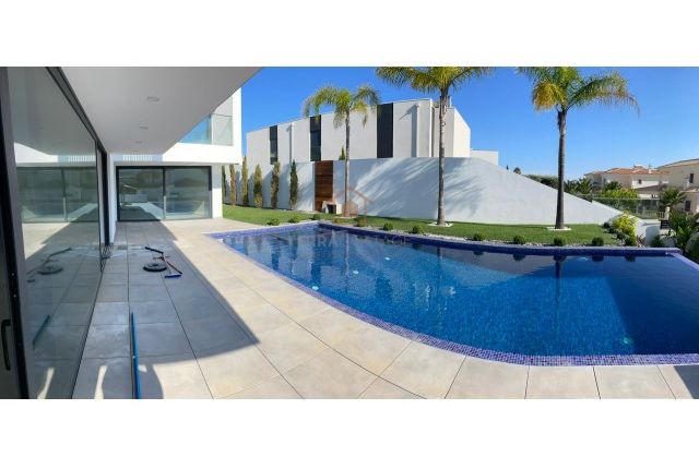 Villa for sale in Gale, Guia, Albufeira, Central Algarve, Portugal