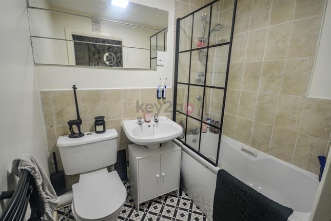 Flat for sale in Spinkhill View, Renishaw, Sheffield