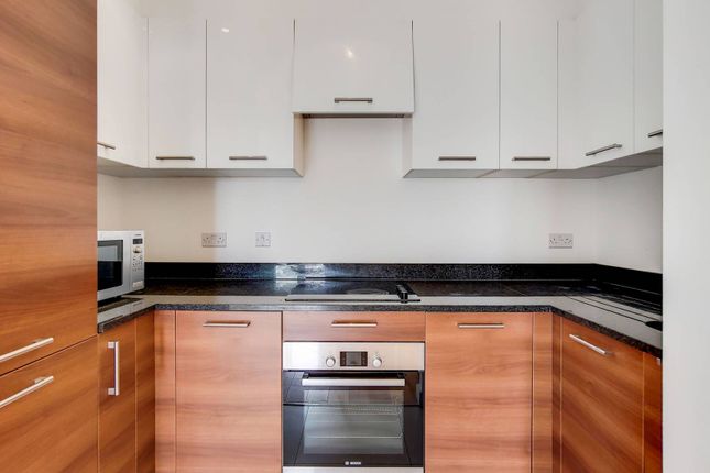 Flat to rent in Forge Square, Isle Of Dogs, London