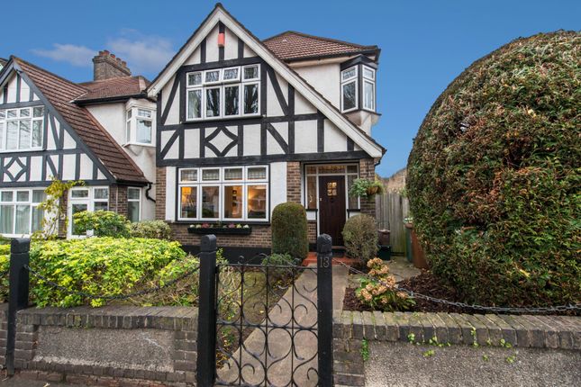 Thumbnail Detached house for sale in Evelyn Way, Wallington
