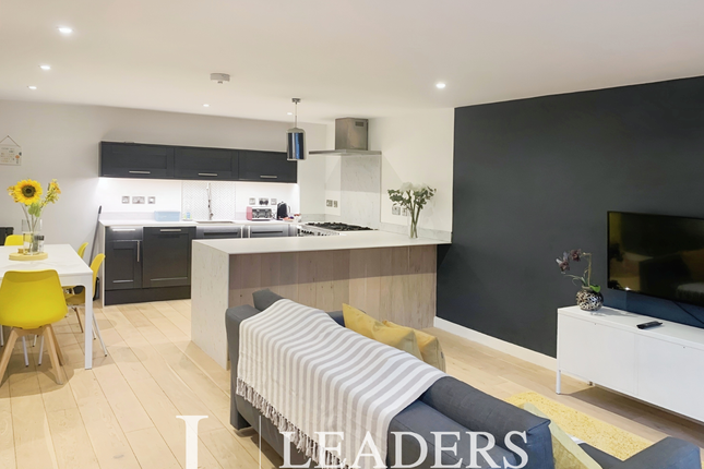 Flat, 44, Brighton Square, Brighton photo 2