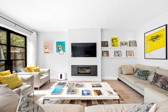 The Coach House, 3a Copse Hill, London photo 3