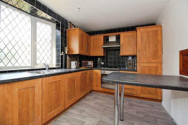 3-bed terraced on School Street, Leeds, £160,000