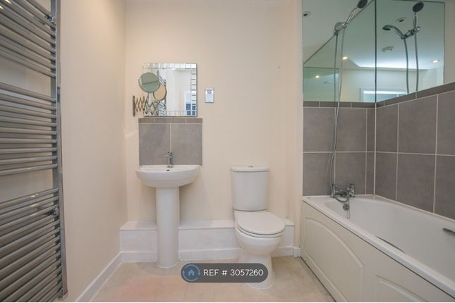 The Junction Grays Place, Slough photo 5
