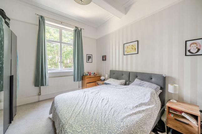 Flat 3 Cecil House, 191, Lawrie Park Gardens, London photo 4