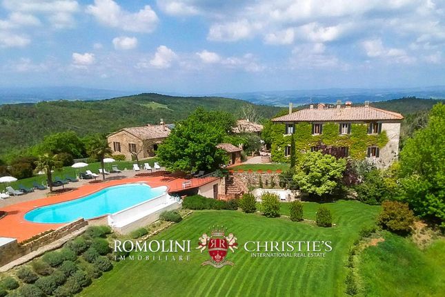 Thumbnail Villa for sale in Siena, Tuscany, Italy