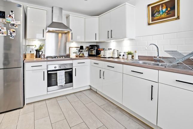 4, Yew Road, Leeds photo 3