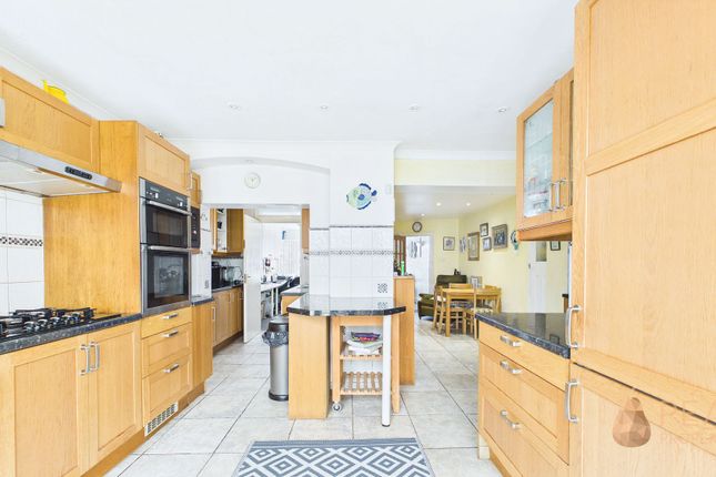 7 Malvern Close, Worthing photo 4