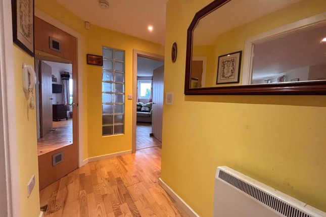 Flat 1, Cwrt Mary Welch, Pentre Doc Y Gogledd, Llanelli photo 4