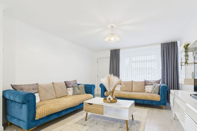 30 Newbery Close, Reading photo 2
