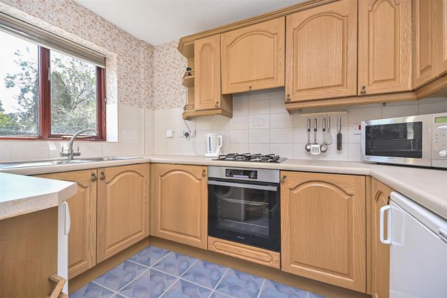 1, Fearnham Close, Leigh photo 4