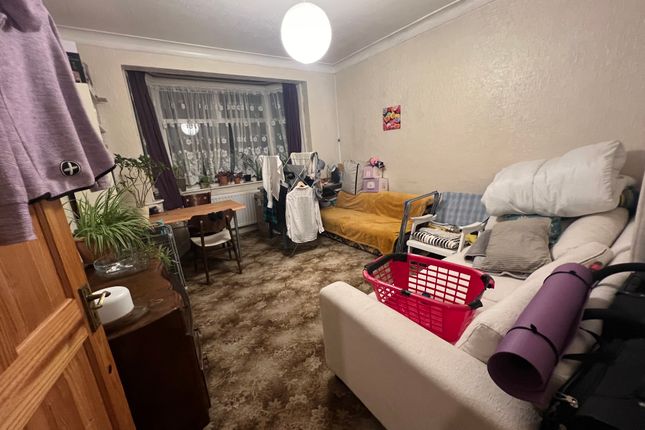 37 , Crescent Rise, London photo 3