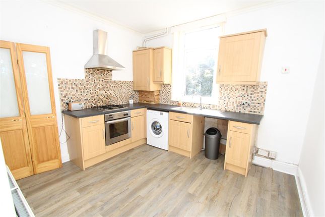 88, Wharncliffe Drive, Bradford photo 3