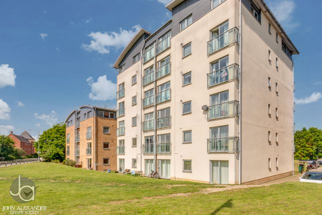 Thumbnail Flat for sale in St James Place, De Grey Road, Colchester