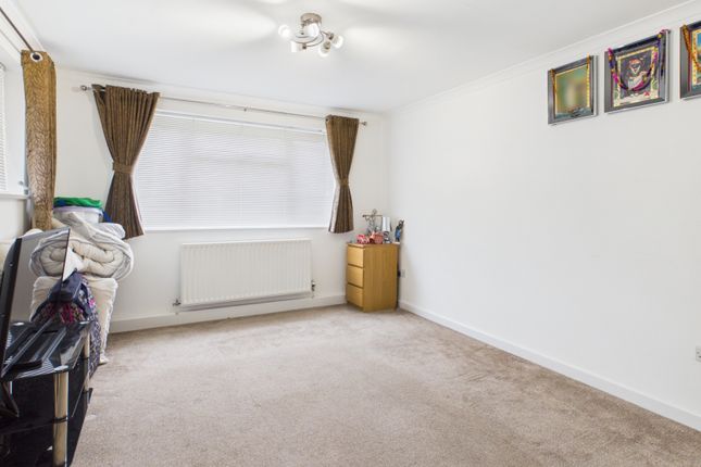 145, Vine Road, Buckinghamshire photo 2